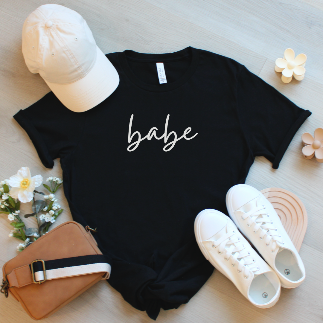 Simplistic Babe T-Shirt